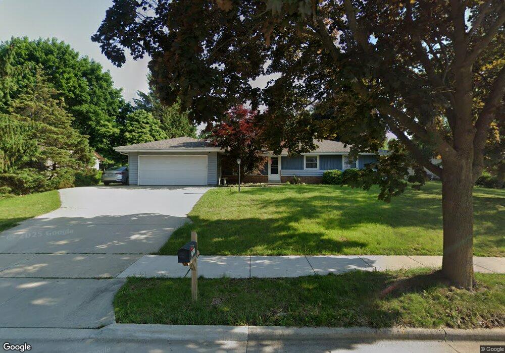 2103 Sunnyside Dr, Waukesha, WI 53186 - photo 1