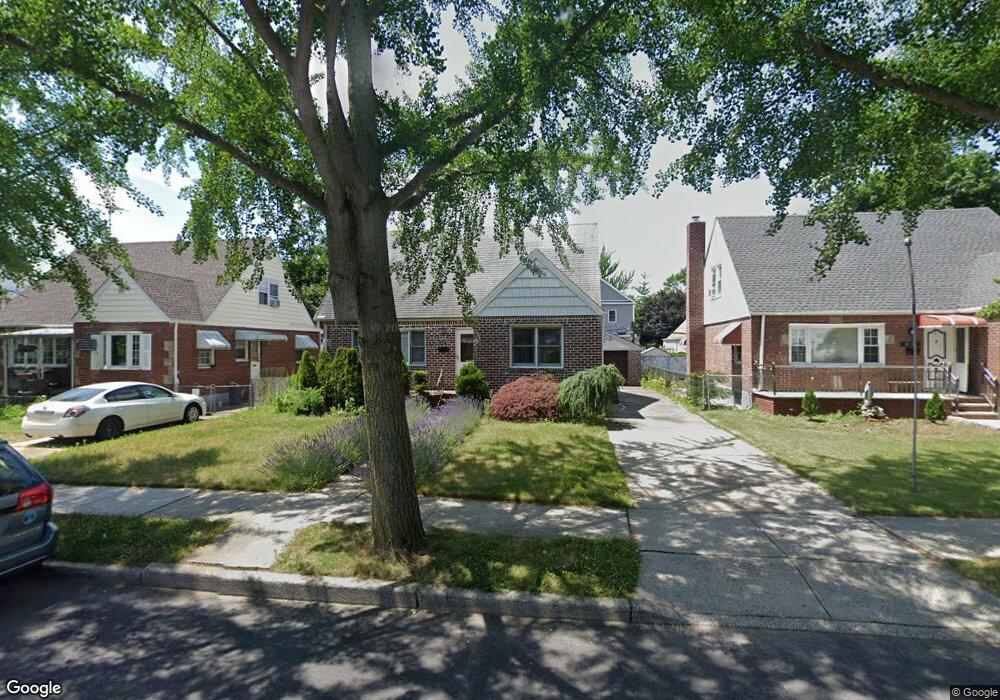 8124 266th St, Glen Oaks, NY 11004 - photo 1