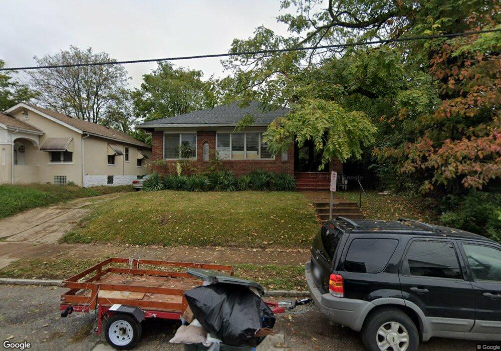 4827 Palm St, Saint Louis, MO 63115 - photo 1