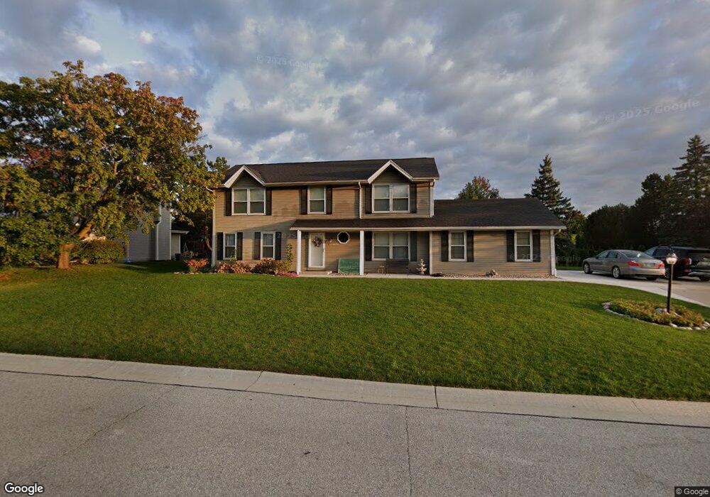 N76W15882 Hunters Ridge Cir, Menomonee Falls, WI 53051 - photo 1