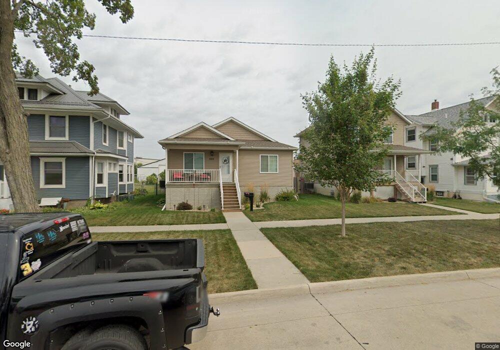 520 B Ave NW, Cedar Rapids, IA 52405 - photo 1