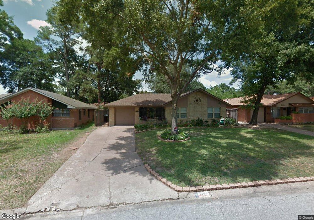 1202 Stonecrest Dr, Houston, TX 77018 - photo 1