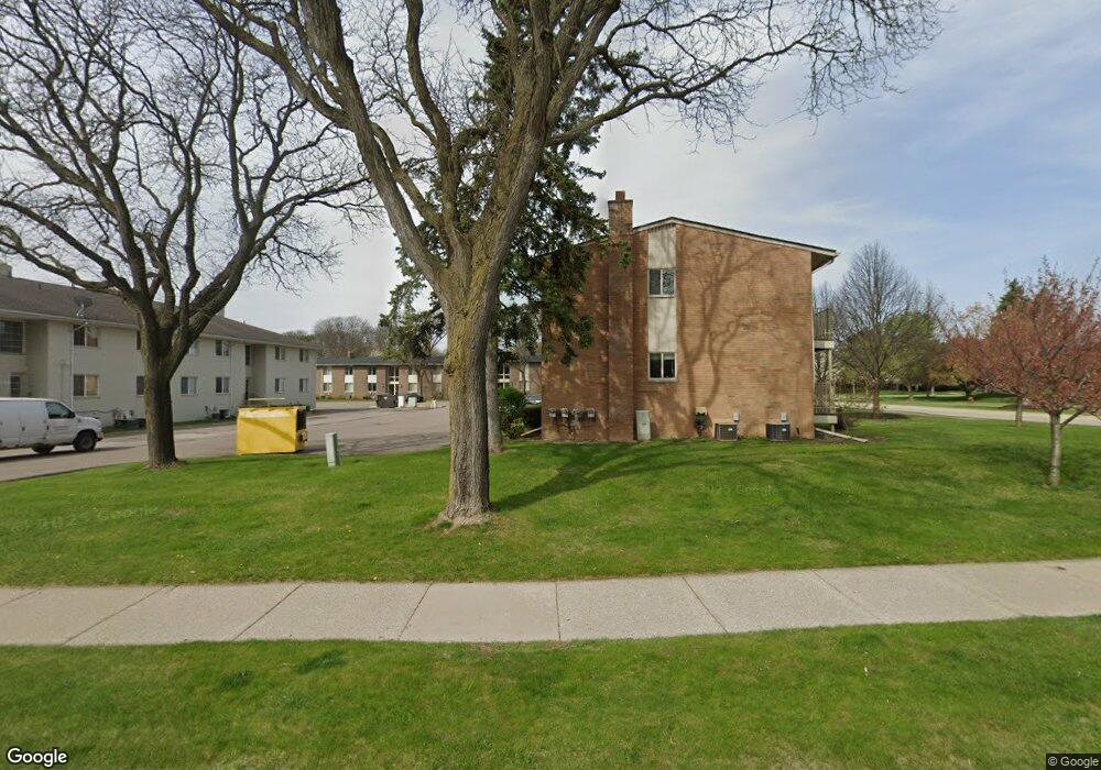 1975 Axtell Dr, Troy, MI 48084 - photo 1