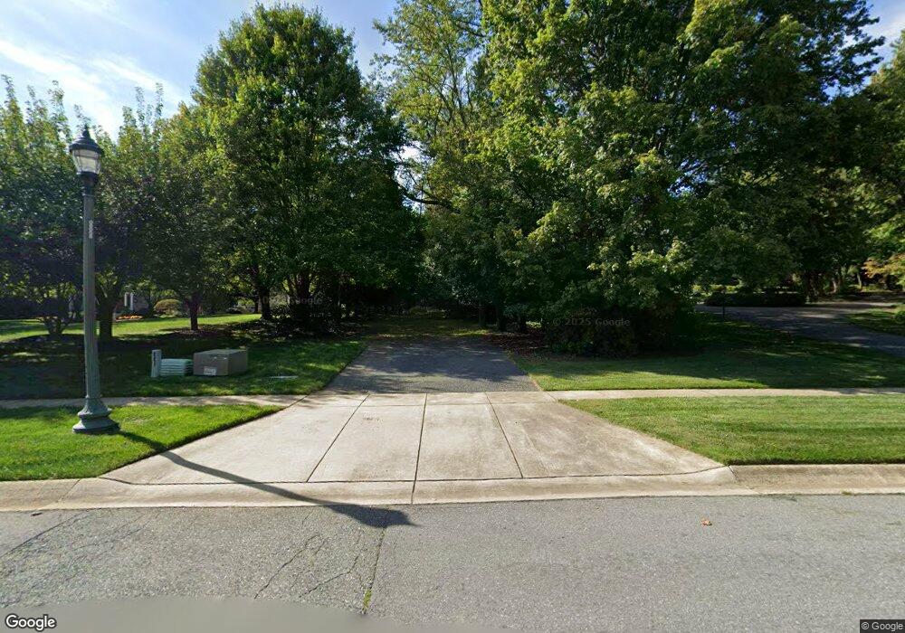 8531 Country Club Dr, Bethesda, MD 20817 - photo 1