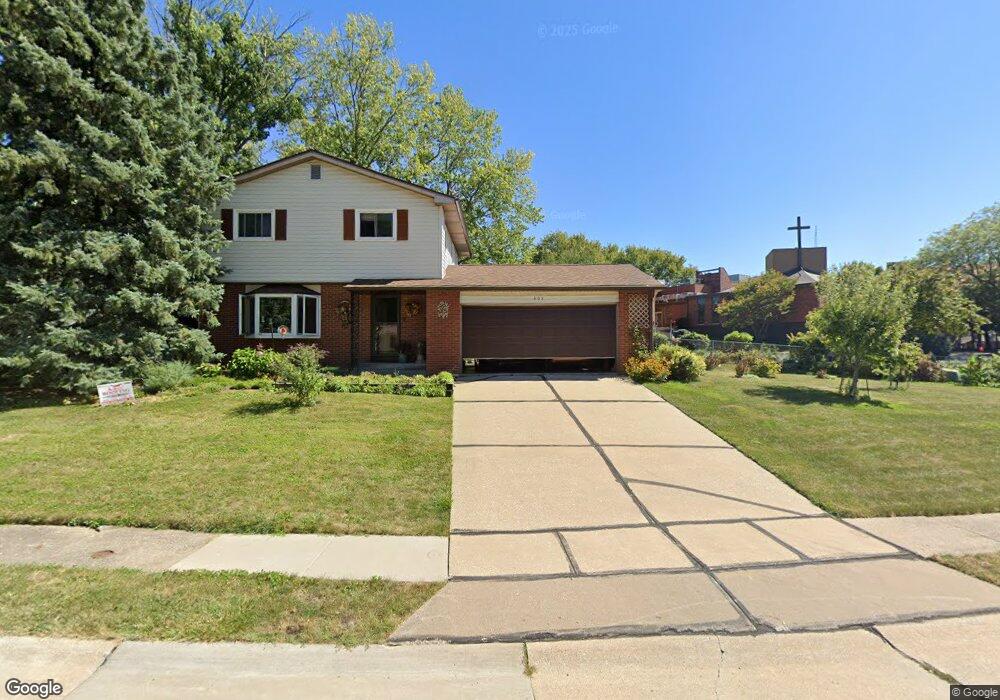 805 Park Ln, Davenport, IA 52806 - photo 1