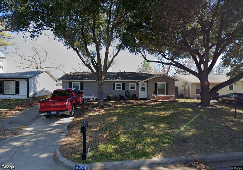 620 Livingston Dr, Hurst, TX 76053 - photo 1