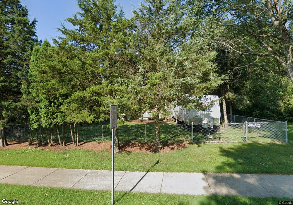 10 Castlewood Dr, Carpentersville, IL 60110 - photo 1