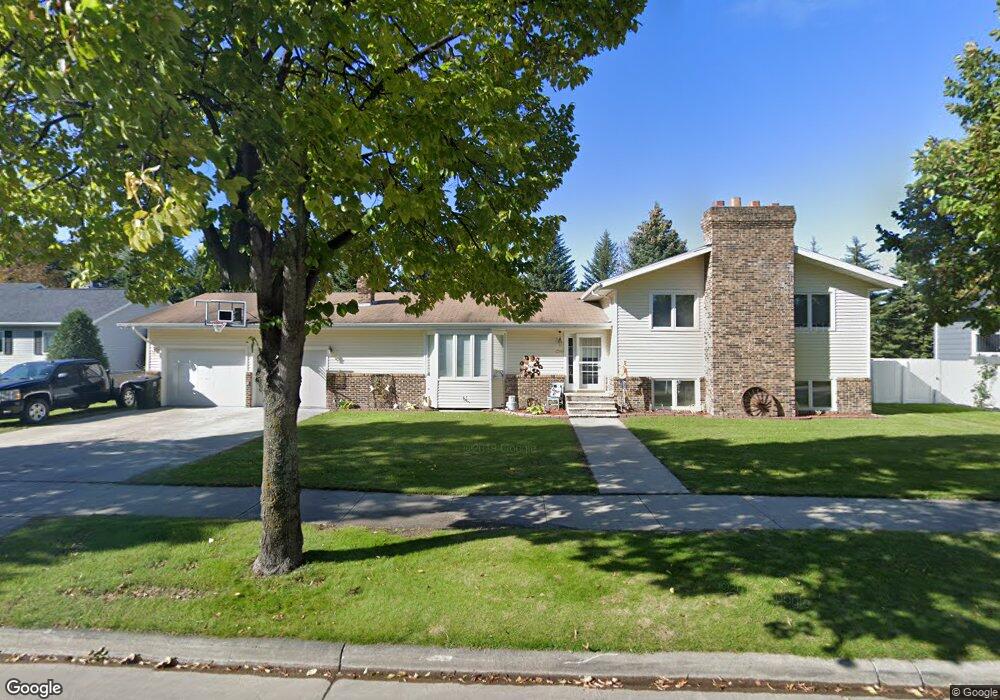 2510 W Fallcreek Ct, Grand Forks, ND 58201 - photo 1