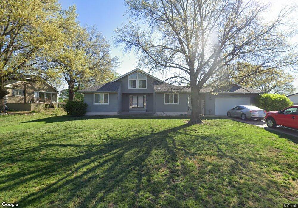 2232 SW Westridge Dr, Topeka, KS 66614 - photo 1