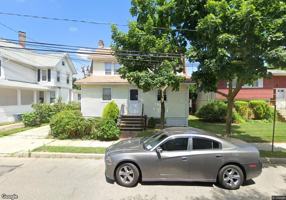 17 Doxsey Place unit 2nd fl, Lynbrook, NY 11563 - photo 1