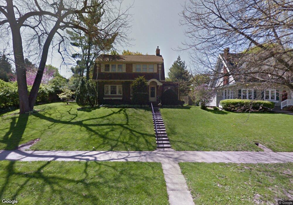 2237 Meadowbrook Dr SE, Cedar Rapids, IA 52403 - photo 1