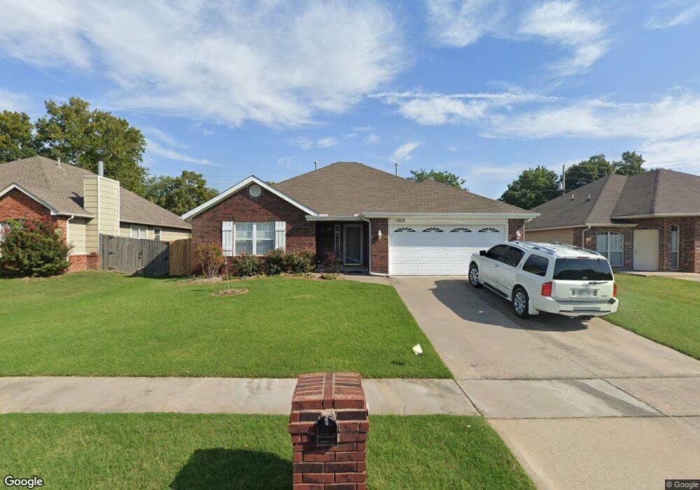 1002 W Pittsburg Place, Broken Arrow, OK 74012 - photo 1