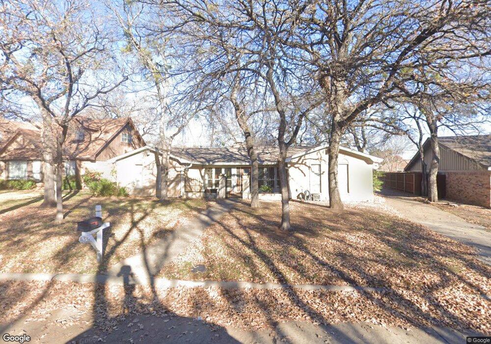 633 Kentwood Cir, Bedford, TX 76021 - photo 1