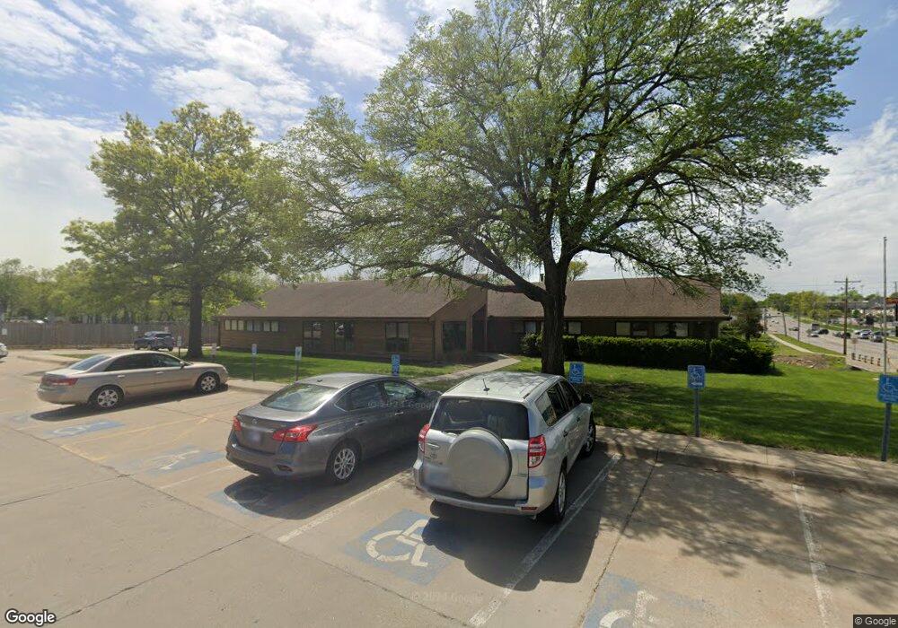 2401 SW 6th Ave, Topeka, KS 66606 - photo 1