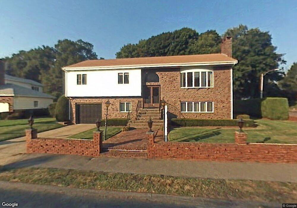 50 Fieldstone Dr, Stoneham, MA 02180 - photo 1