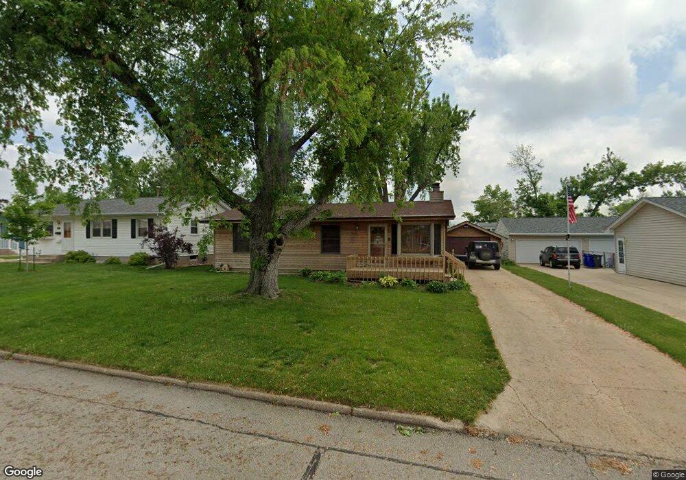 2453 Lauren Dr SW, Cedar Rapids, IA 52404 - photo 1