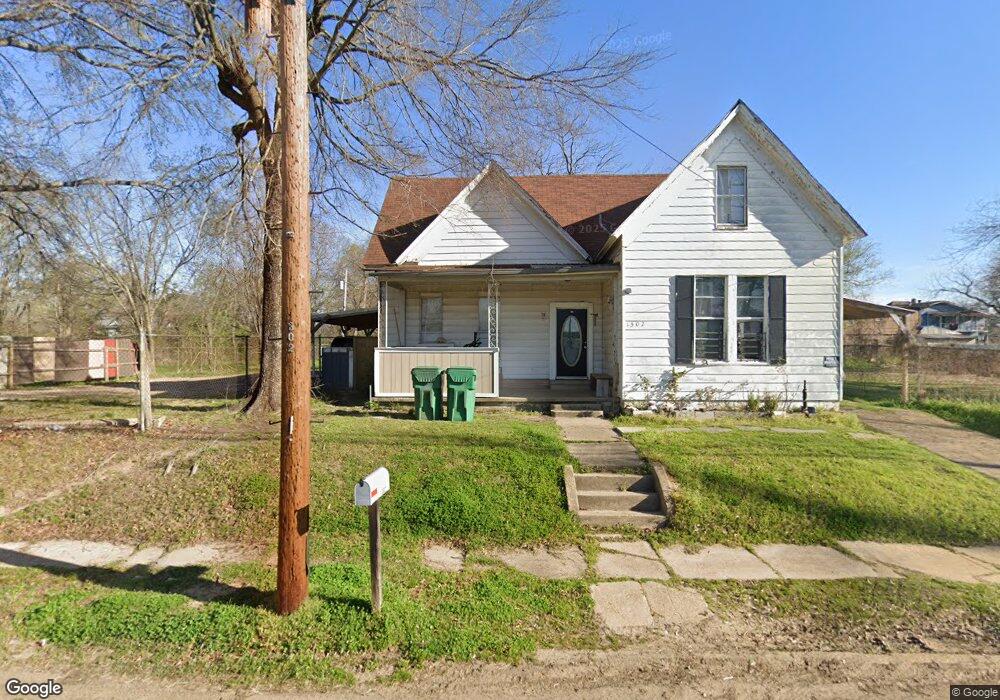 1302 W 4th St, Texarkana, TX 75501 - photo 1