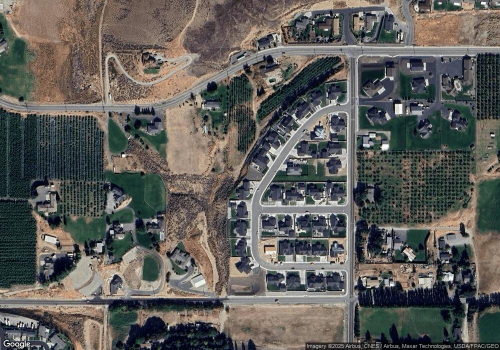 906 N Newport Loop, East Wenatchee, WA 98802 - photo 1