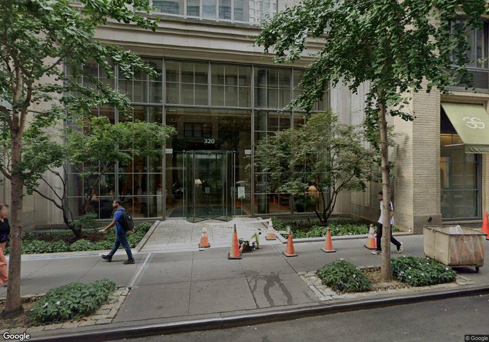 320 W 38th St unit 916, New York, NY 10018 - photo 1