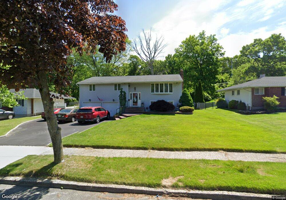 11 August Crescent, ComMacK, NY 11725 - photo 1
