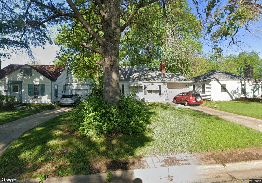 737 SW Grandview Ave, Topeka, KS 66606 - photo 1