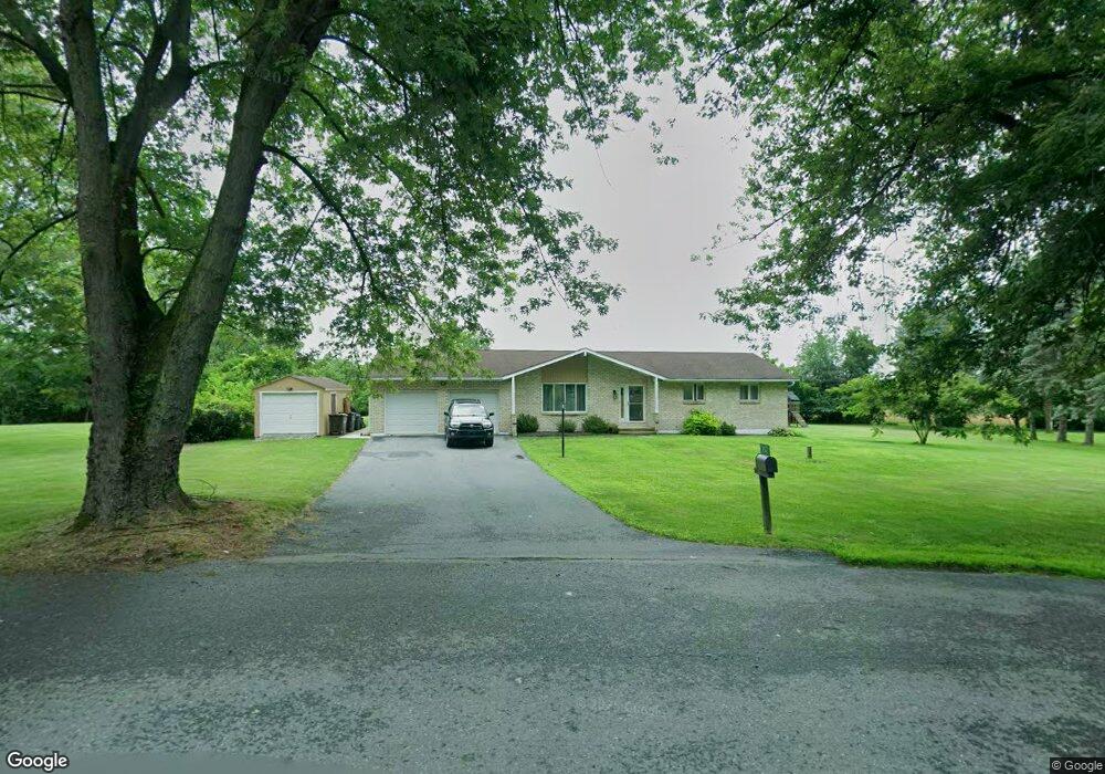 352 Oxford Cir, Bath, PA 18014 - photo 1