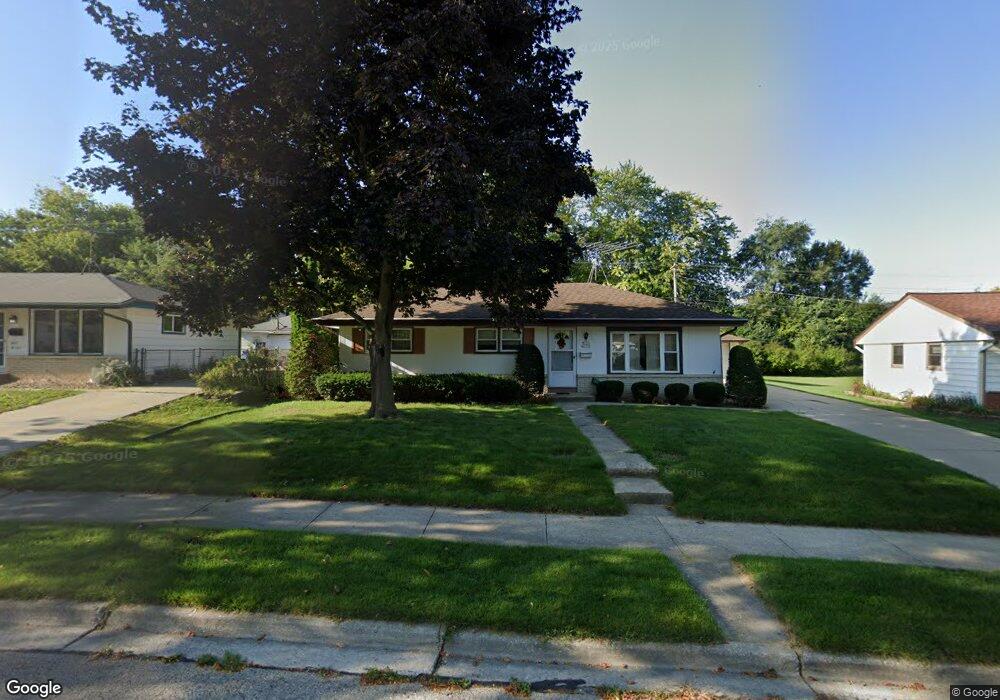 W153N8323 Manhattan Dr, Menomonee Falls, WI 53051 - photo 1