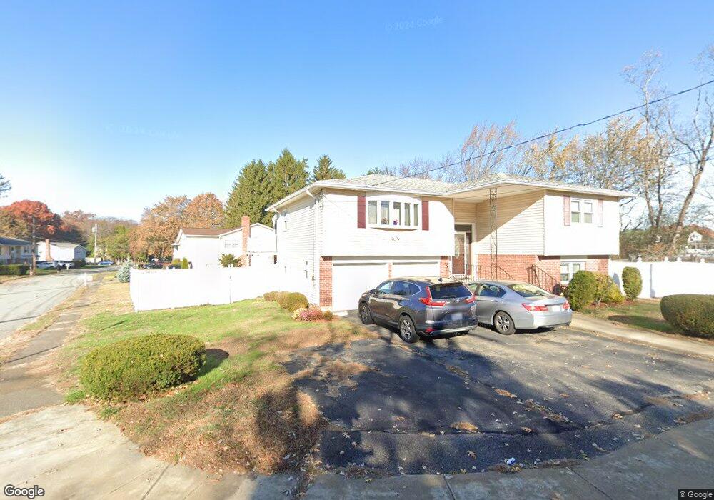 547 Russell St, Woburn, MA 01801 - photo 1