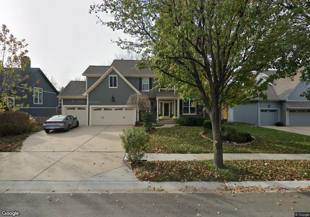 5306 Roundtree St, Shawnee, KS 66226 - photo 1