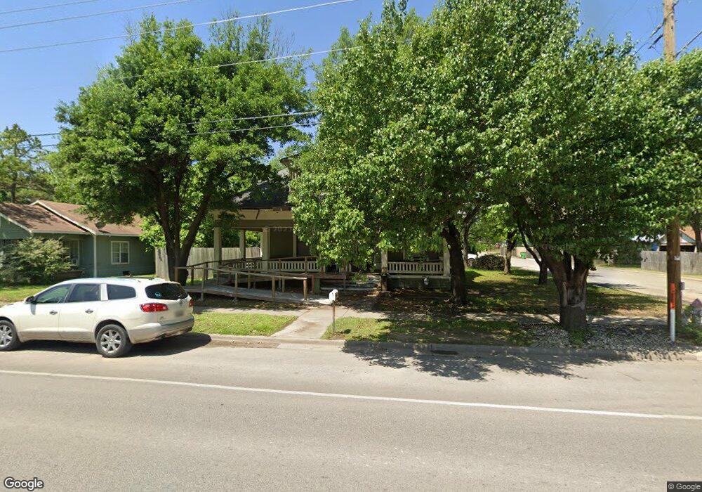 301 S Grand Ave, Gainesville, TX 76240 - photo 1