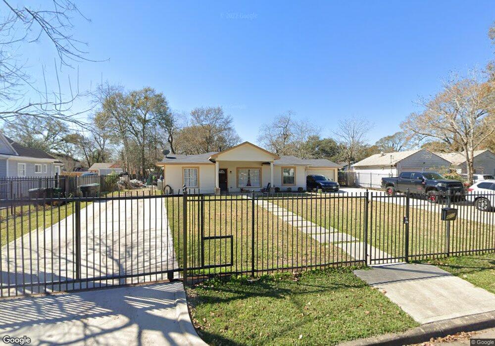 4010 River Dr, Houston, TX 77017 - photo 1