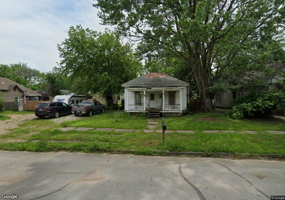 1712 Chess Ave, Parsons, KS 67357 - photo 1