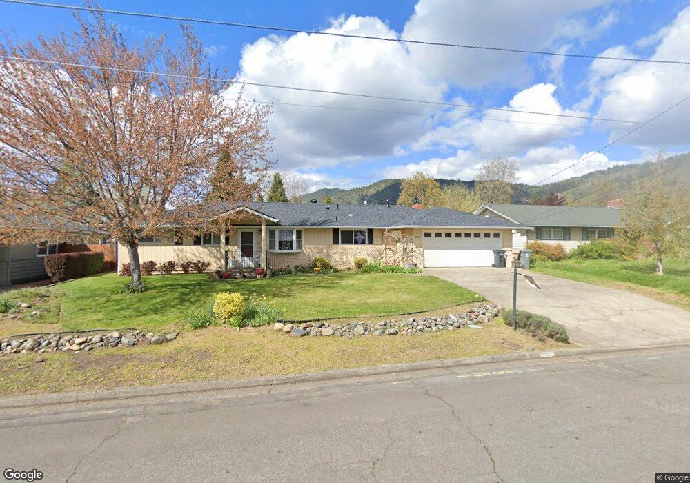 722 NE Riddle Dr, Grants Pass, OR 97526 - photo 1