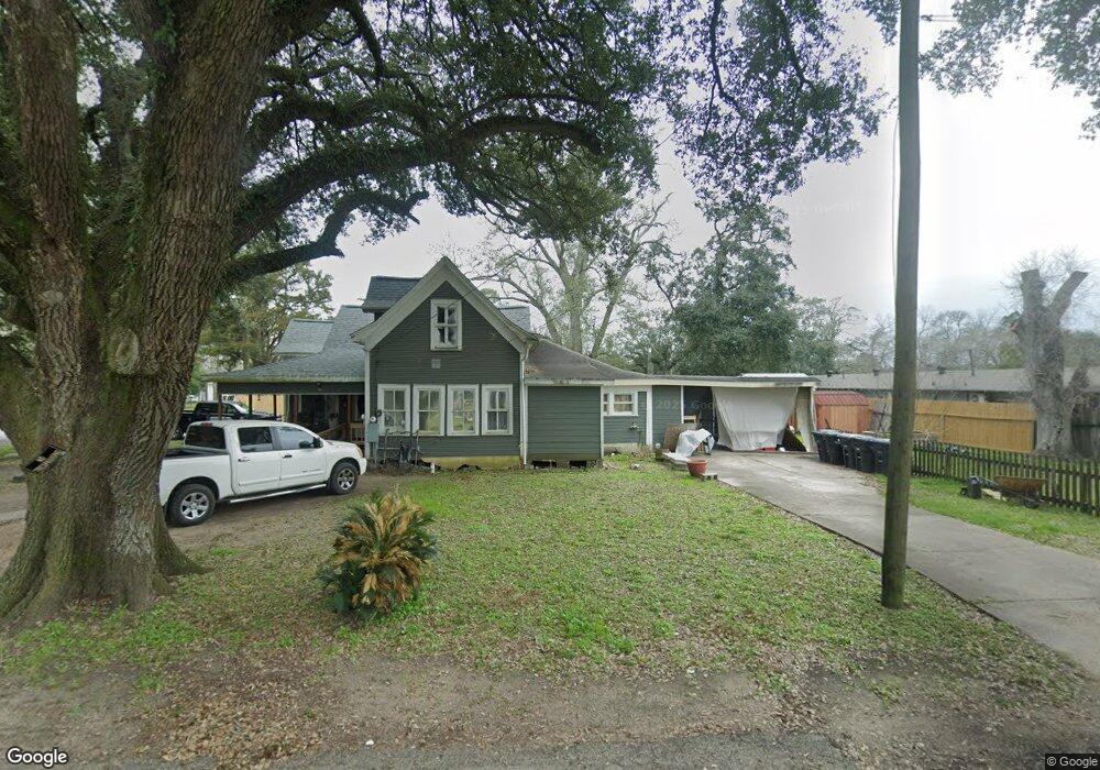 401 N Beauregard St, Alvin, TX 77511 - photo 1