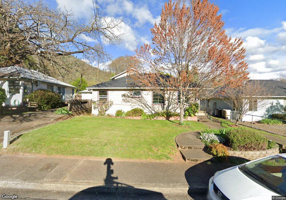 785 NE 11th St, Grants Pass, OR 97526 - photo 1