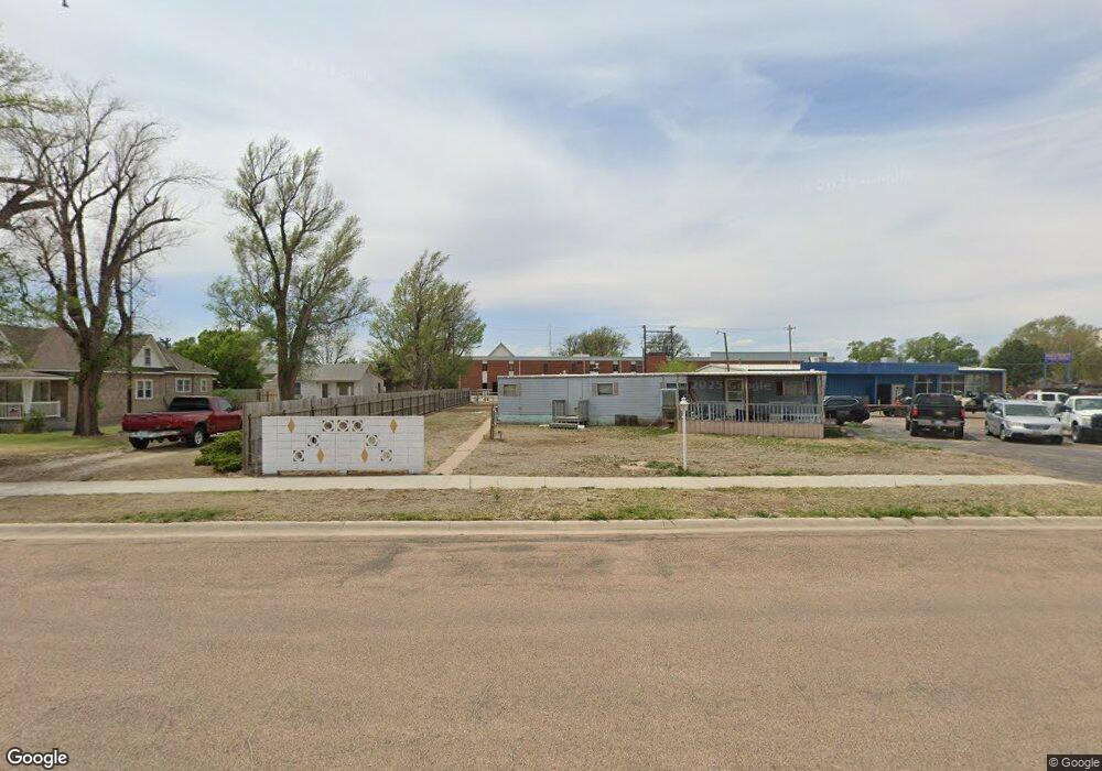 621 S Jackson St, Hugoton, KS 67951 - photo 1