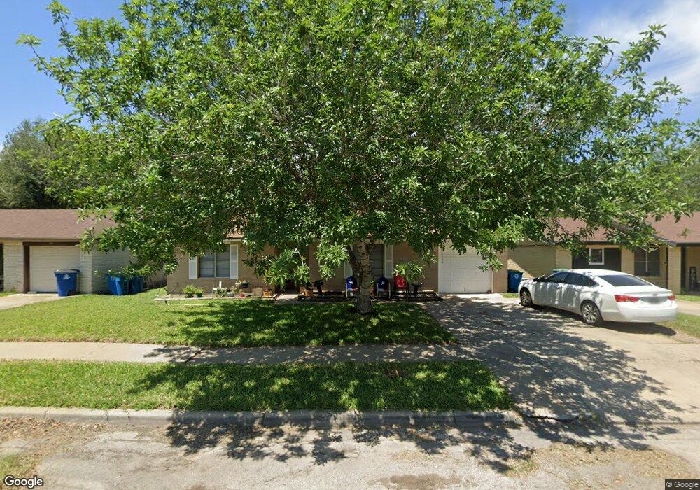 1403 Glendale Dr, Beeville, TX 78102 - photo 1