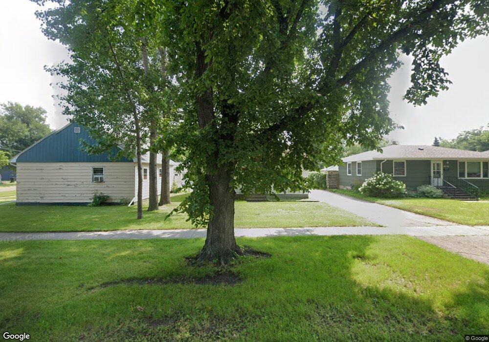 907 S 12th St, Grand Forks, ND 58201 - photo 1
