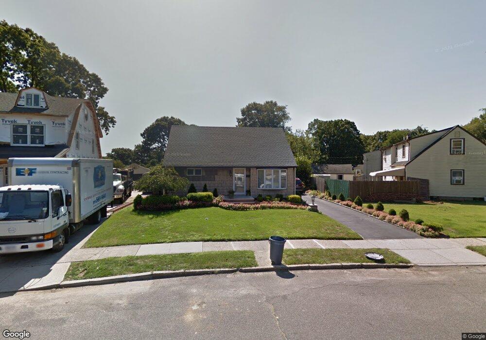 1027 Park Ln E, Franklin Square, NY 11010 - photo 1