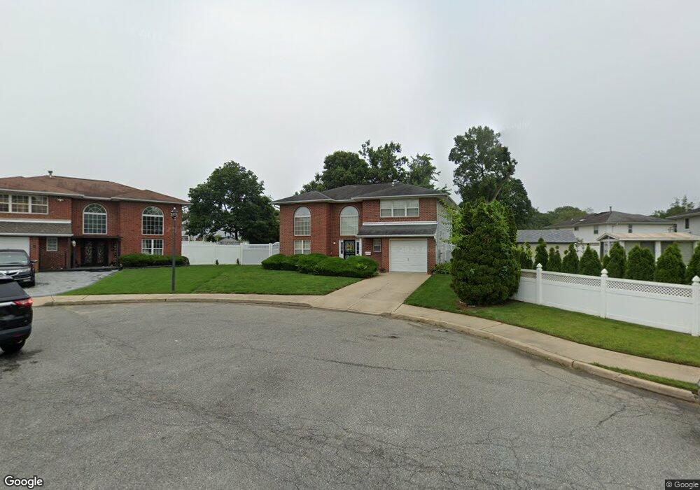 408 Locust Ct, Rockville Centre, NY 11570 - photo 1