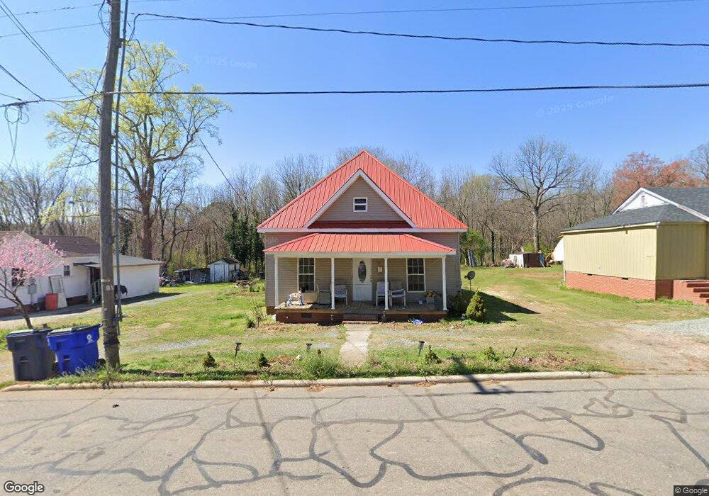 917 N Chatham Ave, Siler City, NC 27344 - photo 1