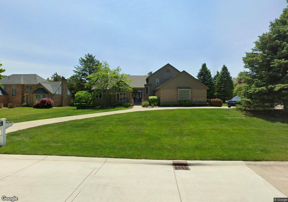 3435 Wedgewood Dr, Rochester Hills, MI 48306 - photo 1