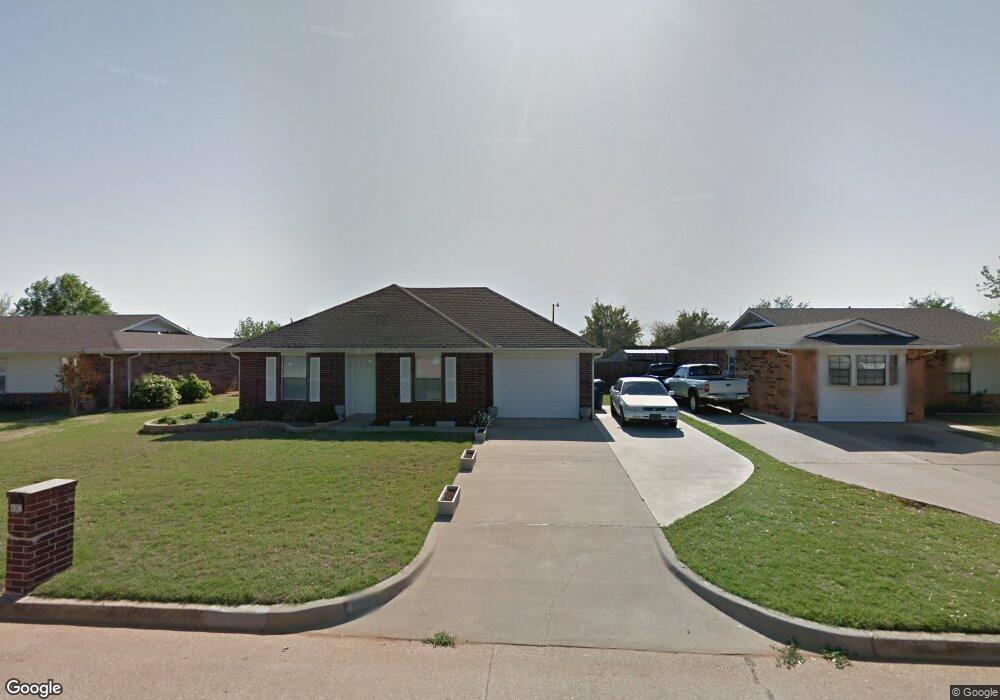 4302 Whispering Hills Dr, Duncan, OK 73533 - photo 1