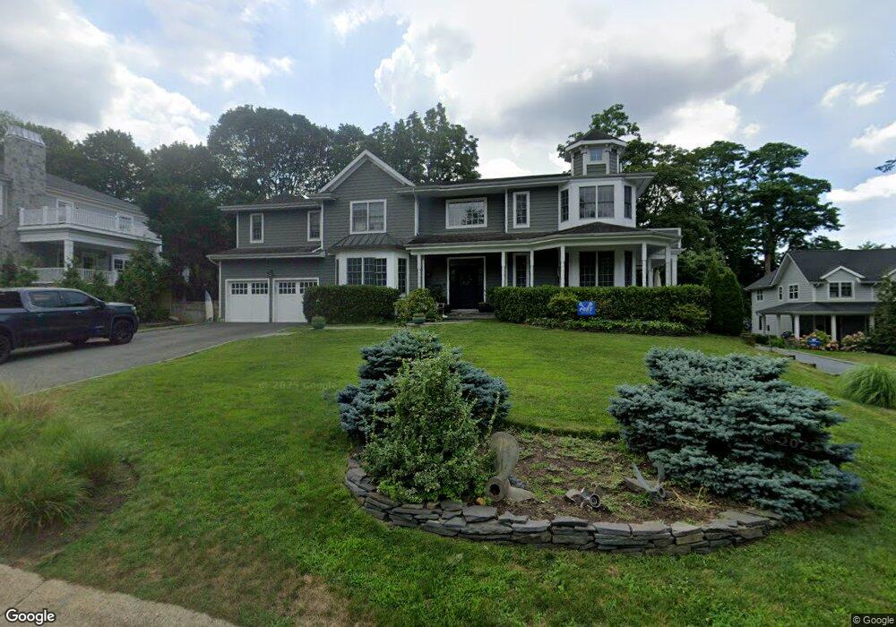 10 South Ct, Port Washington, NY 11050 - photo 1