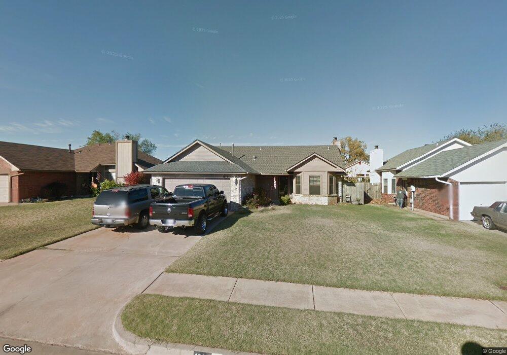 1013 NE 24th St, Moore, OK 73160 - photo 1