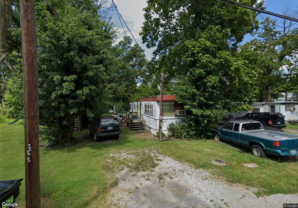 216 W Midkiff St, Harrisburg, IL 62946 - photo 1