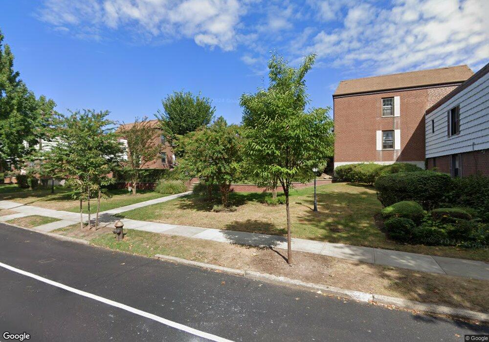 7075 Park Dr E unit B, Flushing, NY 11367 - photo 1