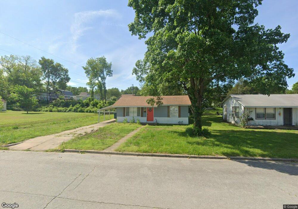 1202 Walnut St, Carthage, MO 64836 - photo 1