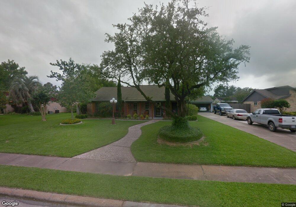 1411 Kent Way, Friendswood, TX 77546 - photo 1