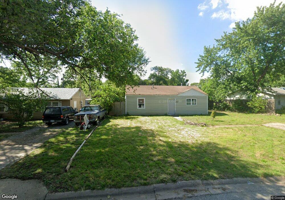 3325 SE Fremont St, Topeka, KS 66605 - photo 1